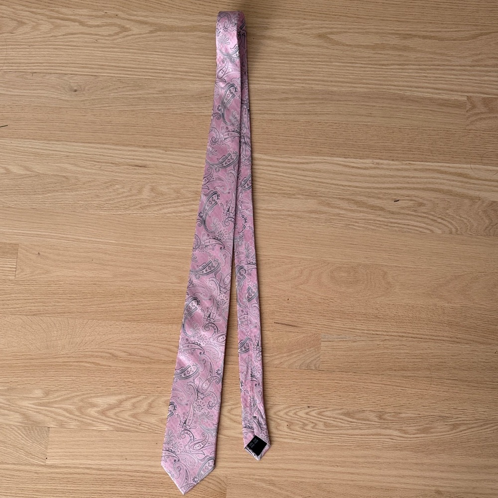 Classic Pink Paisley Men's 100% Silk Tie - Elegant Formal Accessory